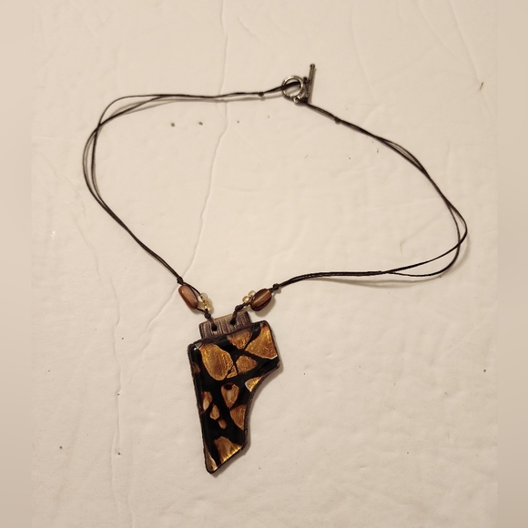 Treska Tortoiseshell Simple Amulet Necklace - Picture 4 of 4